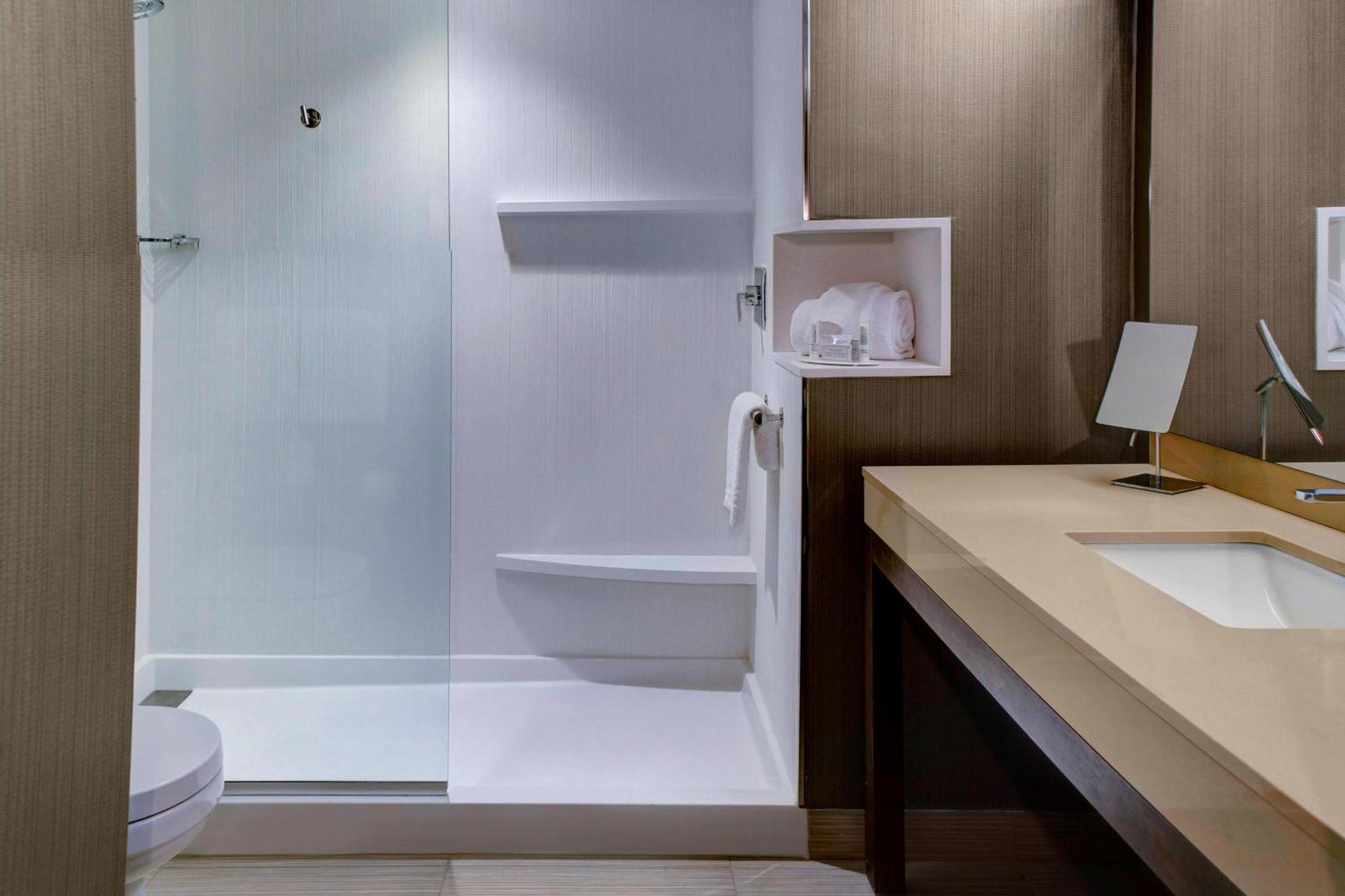 Courtyard By Marriott Carrollton Hotel Ngoại thất bức ảnh