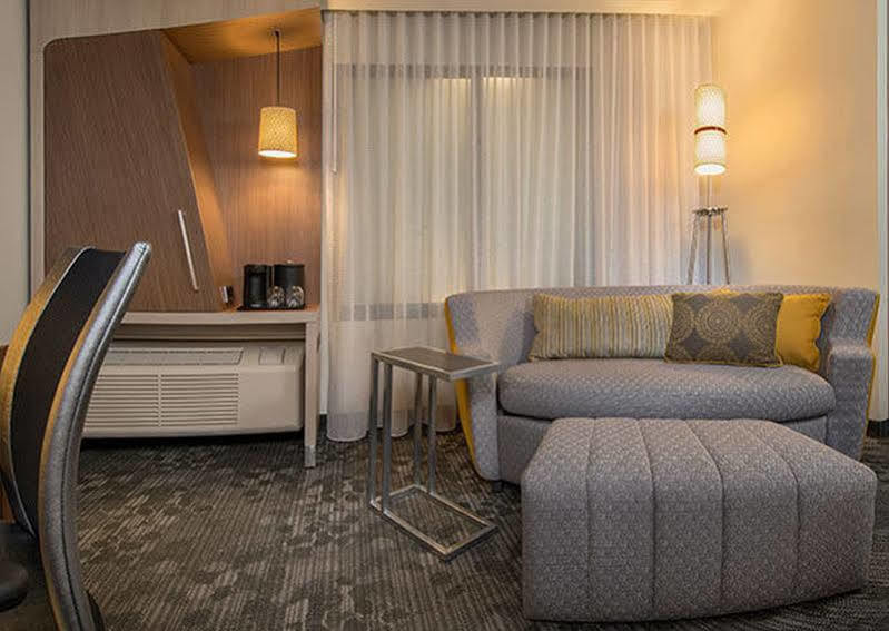 Courtyard By Marriott Carrollton Hotel Ngoại thất bức ảnh