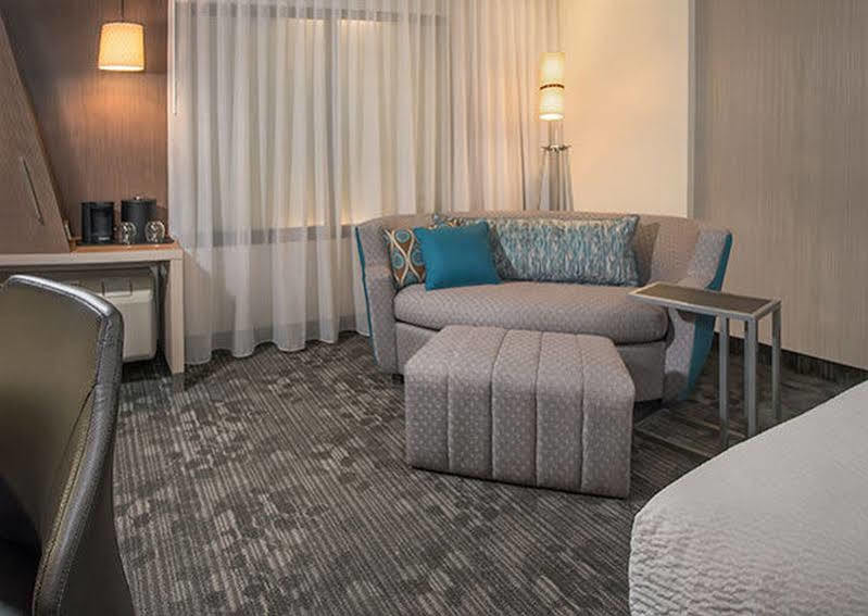 Courtyard By Marriott Carrollton Hotel Ngoại thất bức ảnh